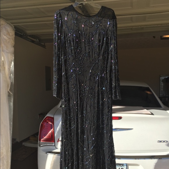 Long fitted formal Gown - Picture 2 of 3